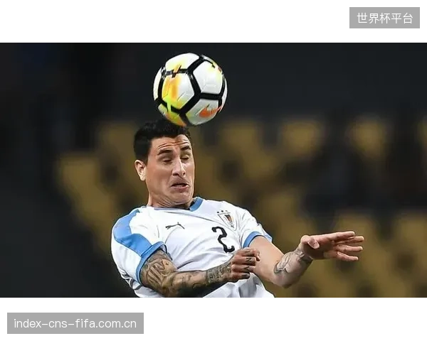 定位球攻防或成乌拉圭的胜负手,阿劳霍与希门尼斯的空中优势需最大化利用。 定位球攻防或成乌拉圭的胜负手,阿劳霍与希门尼斯的空中优势需最大化利用。